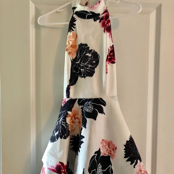 Windsor Dresses & Skirts - Beautiful WINDSOR floral dress, size small